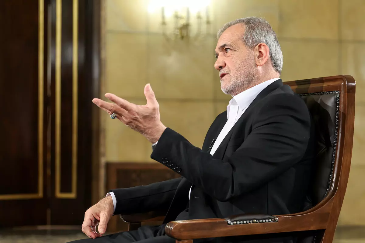 پزشکیان:مامی‌خواهیم یارانه سوخت رابه خود مردم بدهیم دریافت کنندگان ارز۲۸ هزار تومانی رانت بگیر هستند